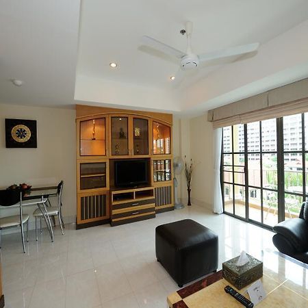 Royal Park Apartments Jomtien Beach Esterno foto