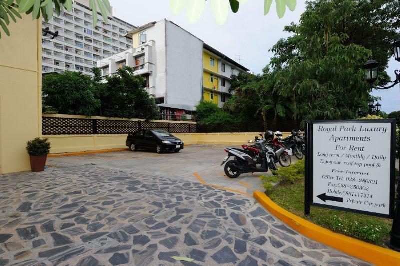 Royal Park Apartments Jomtien Beach Esterno foto