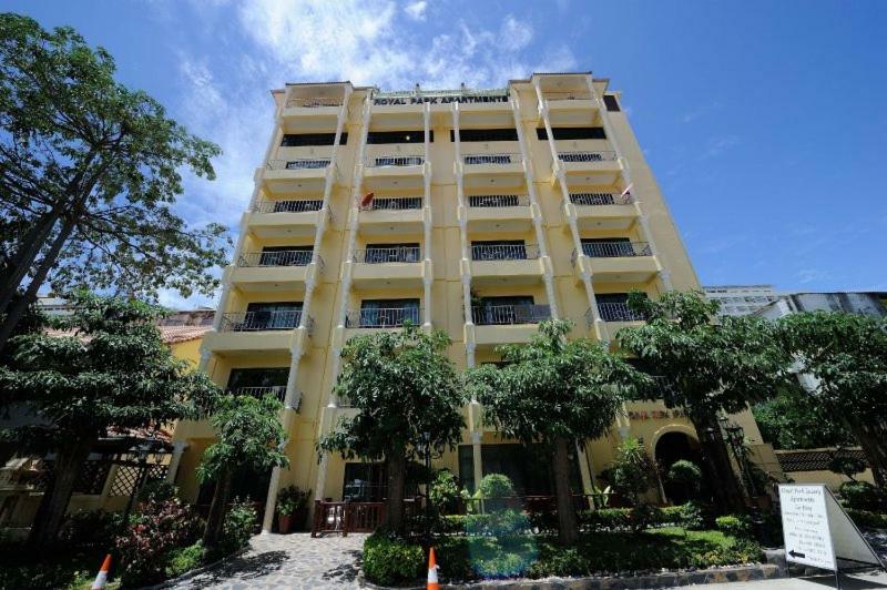 Royal Park Apartments Jomtien Beach Esterno foto